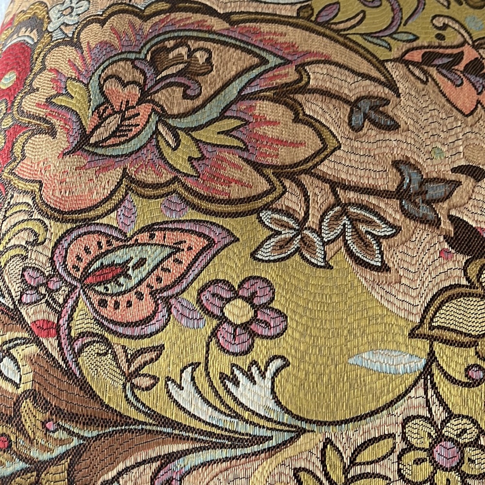Throw pillows - Picture 2 of 2